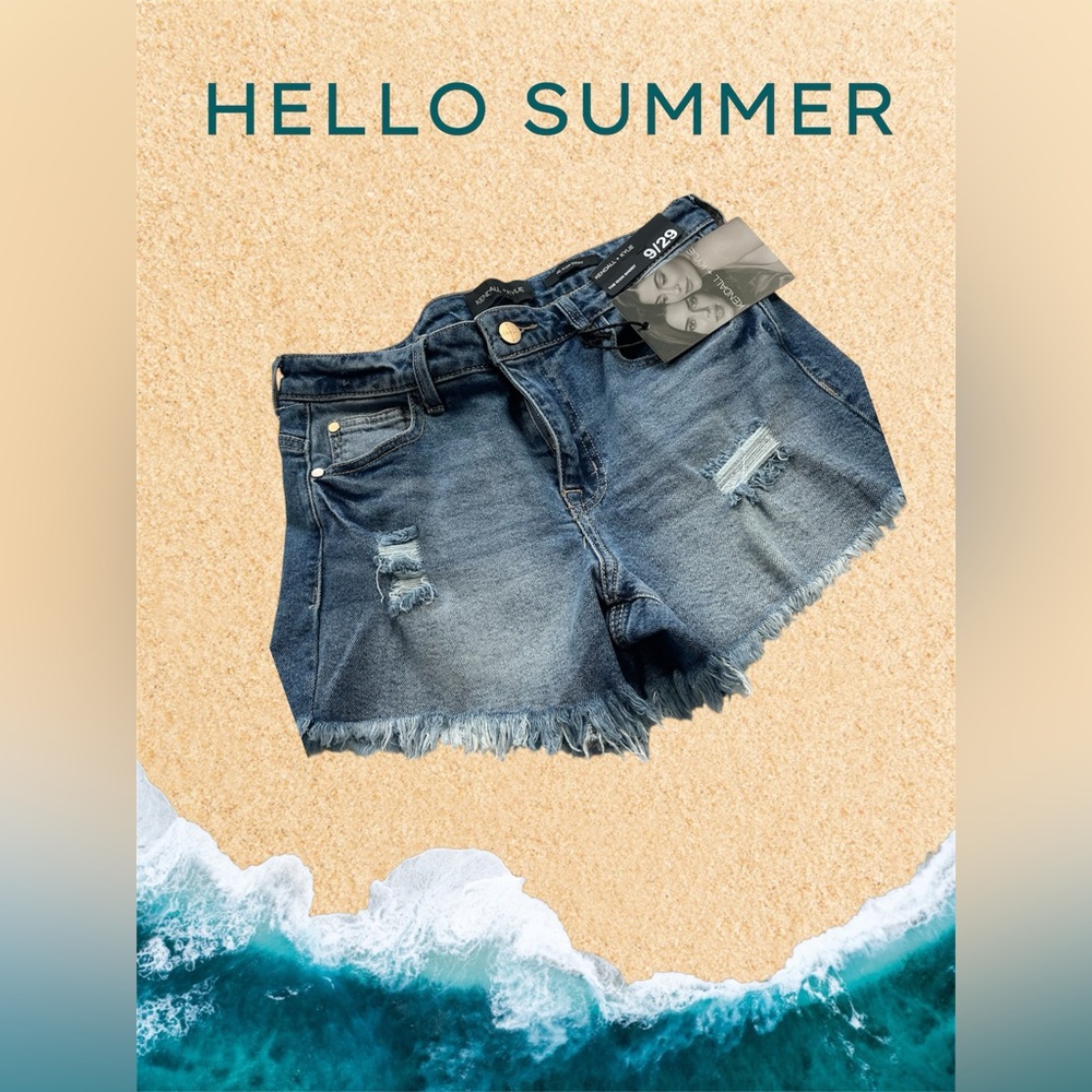 Kendall & Kylie Distressed Blue Jean Shorts ~ Size 9 / 29  ~ Summertime ~ NWT‎